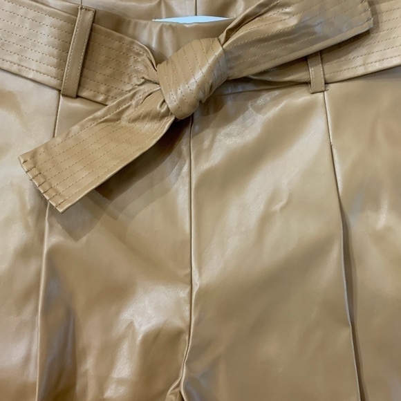🌹NWT - Faux Leather pants with waist tie and fabric lining - Picture 4 of 7